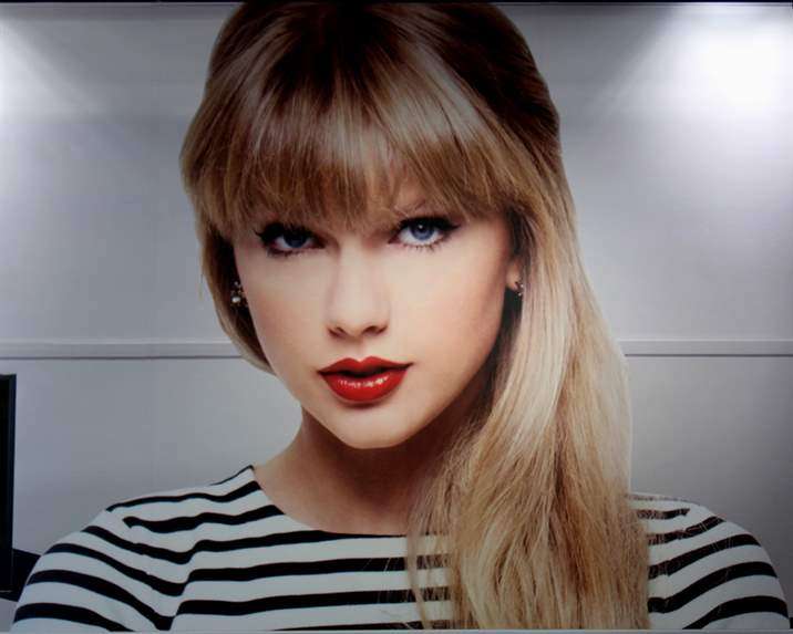 Taylor Swift in the list of Handsome Men's and Most Beautiful women in the world 2019 - swift