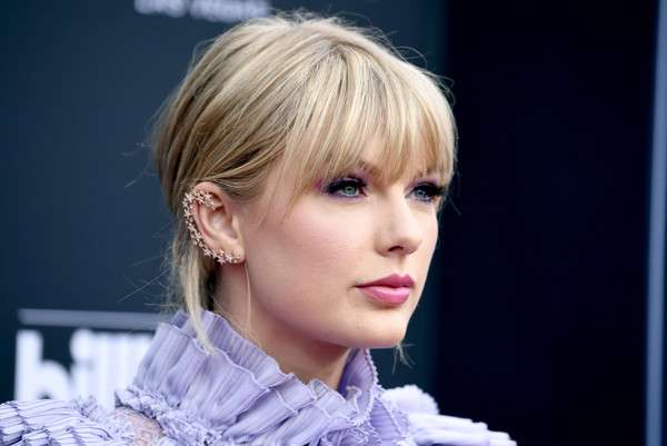 Some points of her life and Facts about Taylor Swift