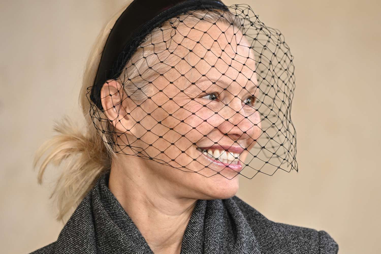 pamela anderson dior paris fashion week2 12725 2072a0223f274359be2aa1984ba9c8bc