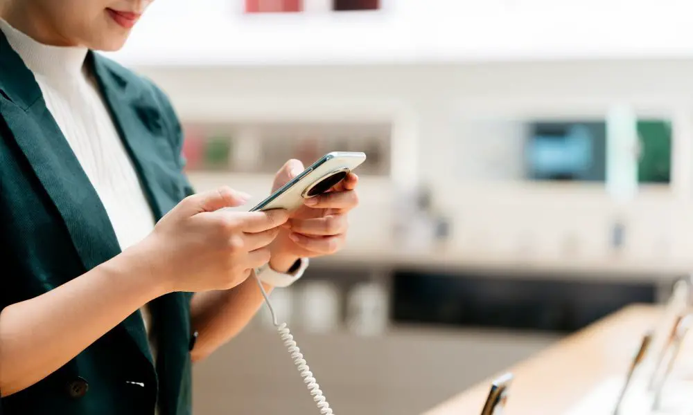 1738261559 customer shopping experience 0125 g 2193641669