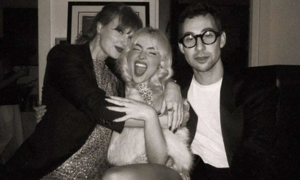 Taylor Swift Sabrina Carpenter Jack Antonoff 020825 5bd6bf6878414b9f8f59173b2722cc15
