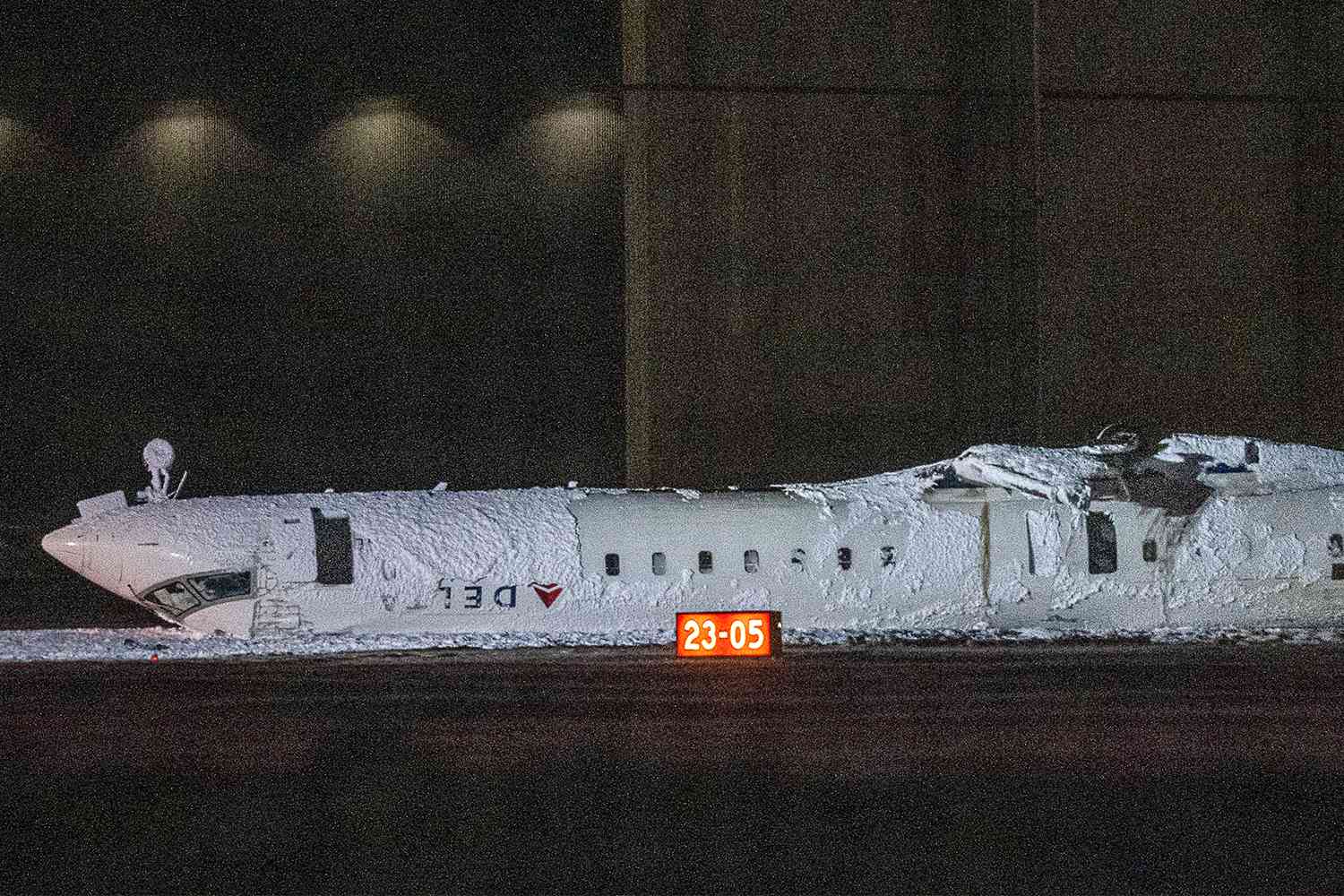 delta flight 4819 crash 021825 4 c7696e38c6024cafa12e67c9332a8e2d