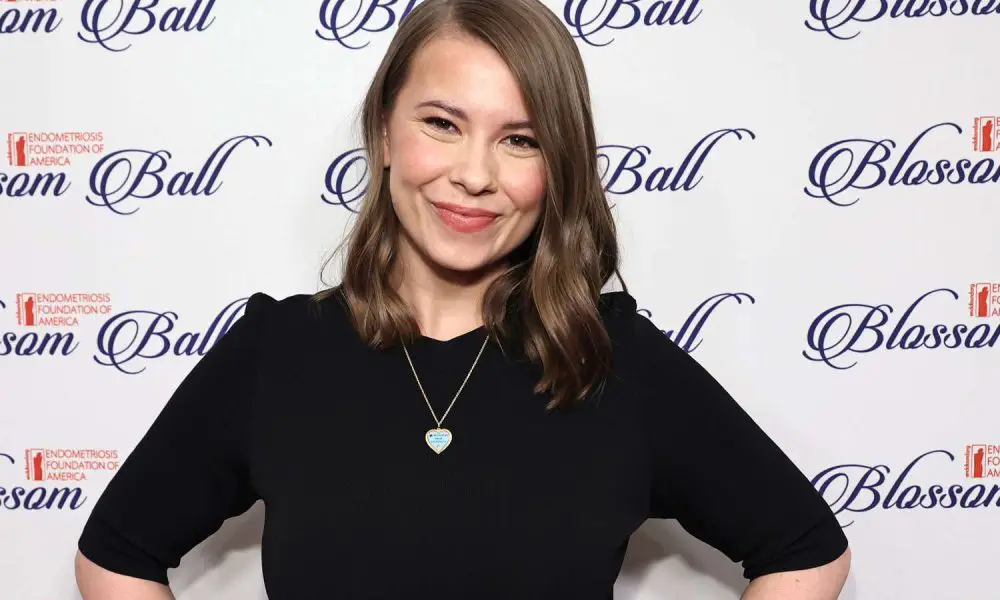 bindi irwin 051025 tout 671e73f37f6242f0ab7faf1dbd0f67a0