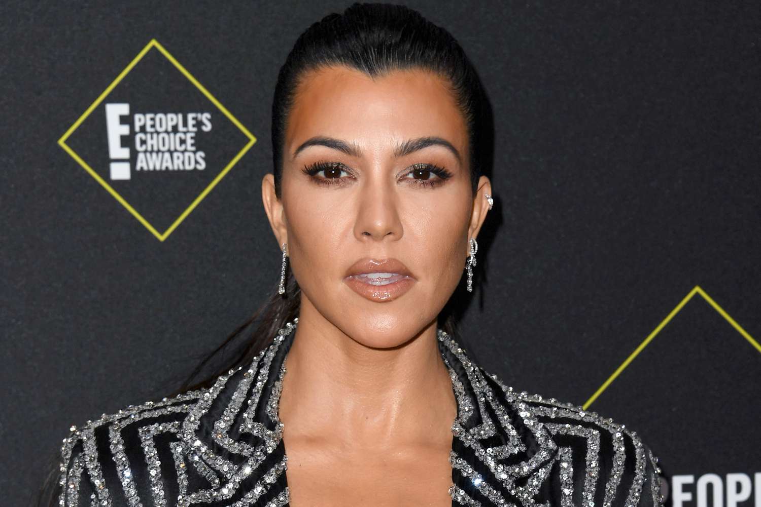kourtney kardashian tout 112023 25eec4758eb74338850c5256e7be6b3a