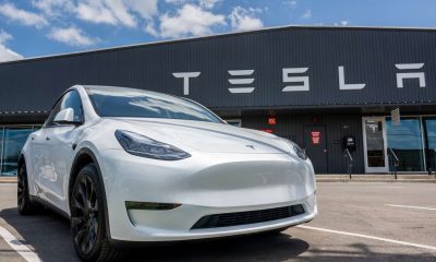 INV TeslaDealership GettyImages 1494887228 d84da0e690bd42fea0ebf3a667fc85bc