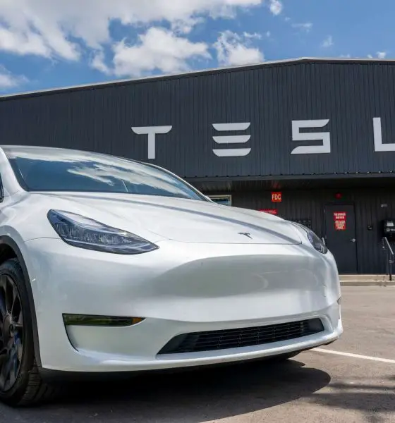 INV TeslaDealership GettyImages 1494887228 d84da0e690bd42fea0ebf3a667fc85bc