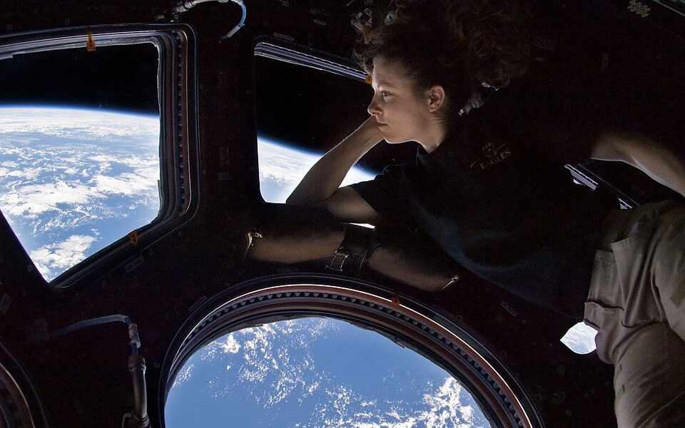 Tracy Caldwell Dyson in Cupola ISS 20260709 054437