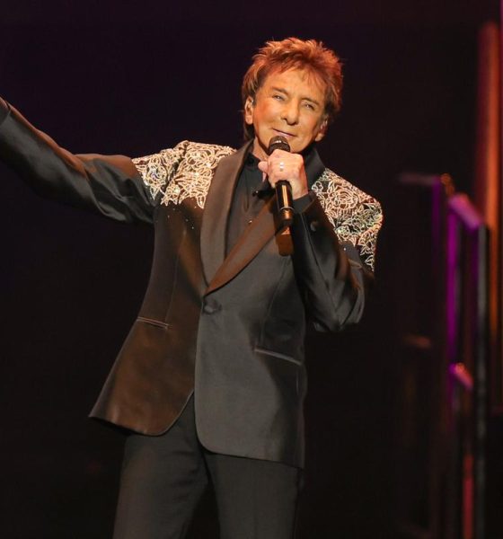 singer barry manilow performs onstage 138181922